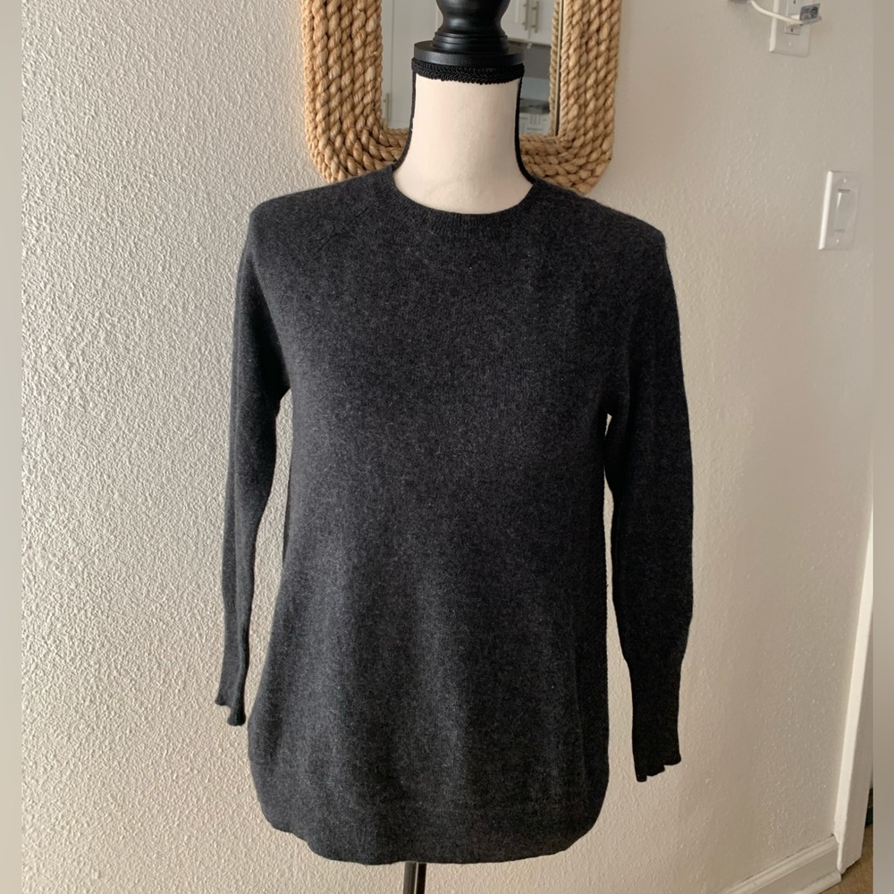 Halogen 100% Cashmere crew neck sweater